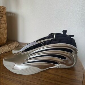 NWT - Adidas Men's Harden Vol. 9 'Cyber Metallic'